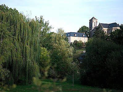 شاتوبرييّا Logis Hotel Le Prieure Des Gourmands المظهر الخارجي الصورة