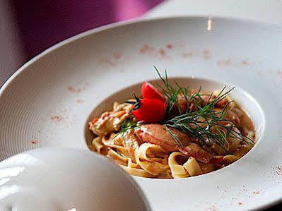 شاتوبرييّا Logis Hotel Le Prieure Des Gourmands المظهر الخارجي الصورة